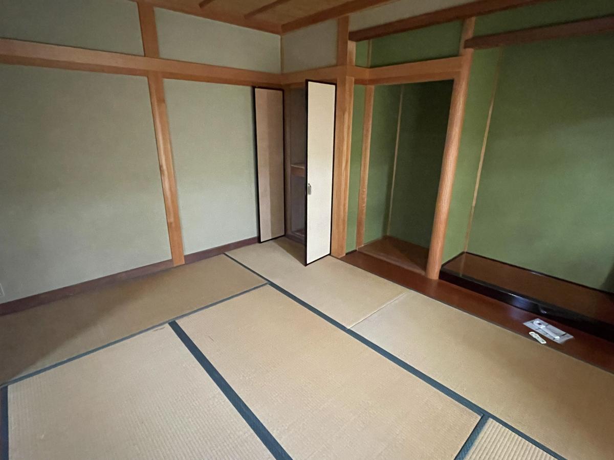 1980s wood house in Yosano, Kyoto, farmland, approval needed