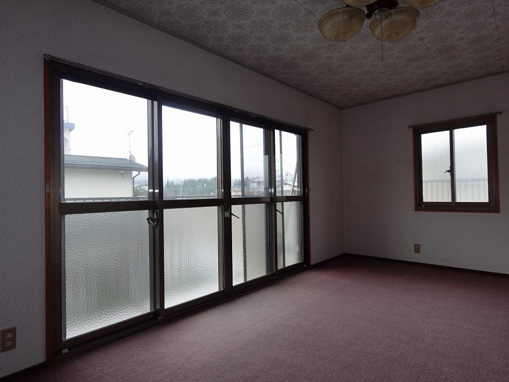 1980s steel-frame house, 17-min walk to station, Nagano