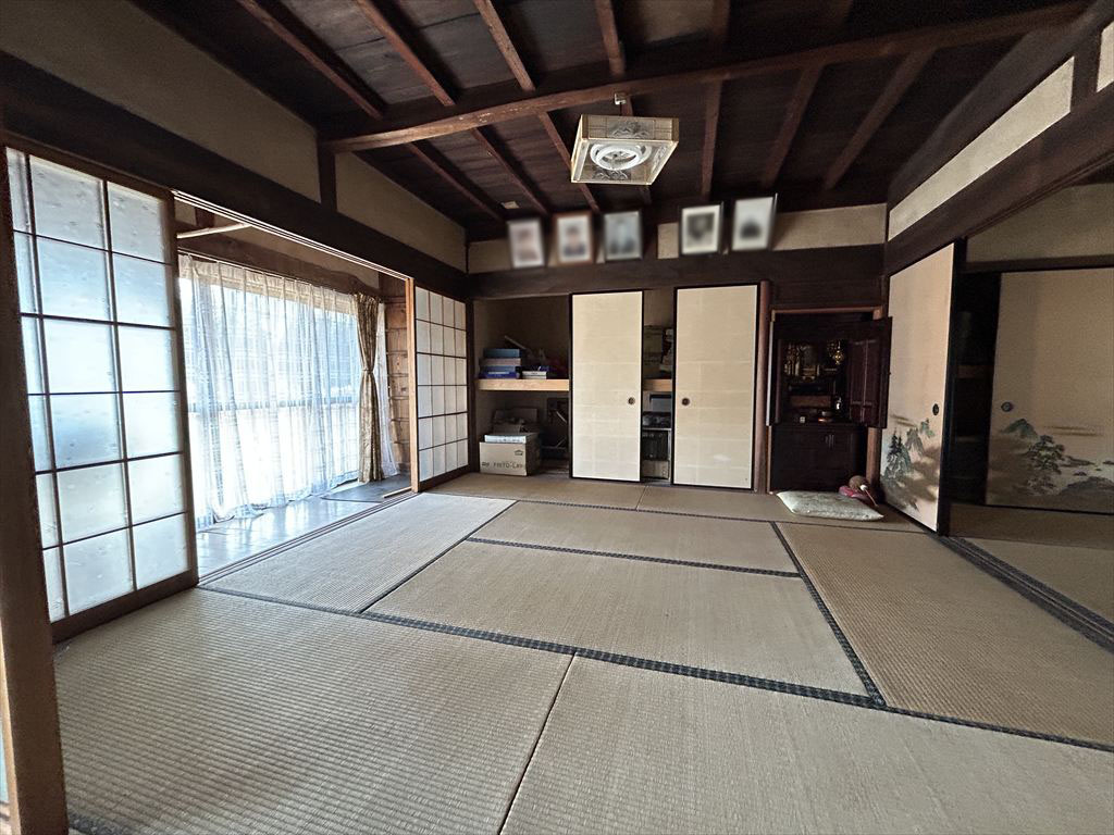 1910s wood house on a large plot in Mie