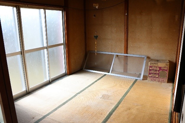 Wood house on a large plot in Mie