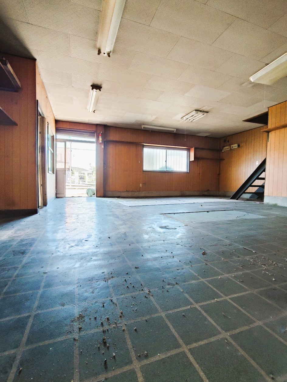 1970s steel-frame house in Ehime