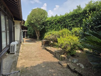 1970s wood house in Kaseda, Minamisatsuma, farmland, approval needed