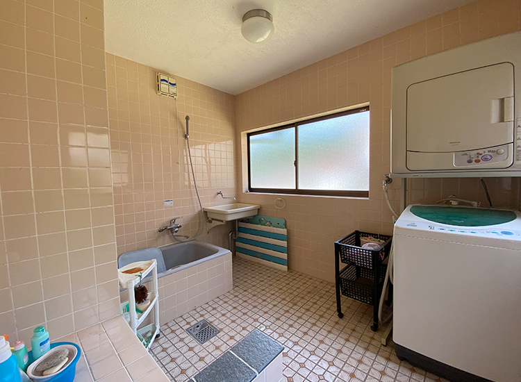 Wood house on a large plot in Shimane