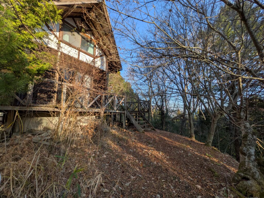 1990s wood house on a large plot in Nara
