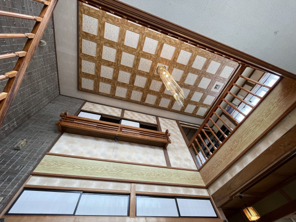 1980s wood house on a large plot in Tottori