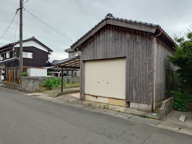1980s wood house, 2-min walk to station, Tottori