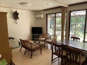 1980s wood house, 3-min walk to station, Kawanishi, Yusui