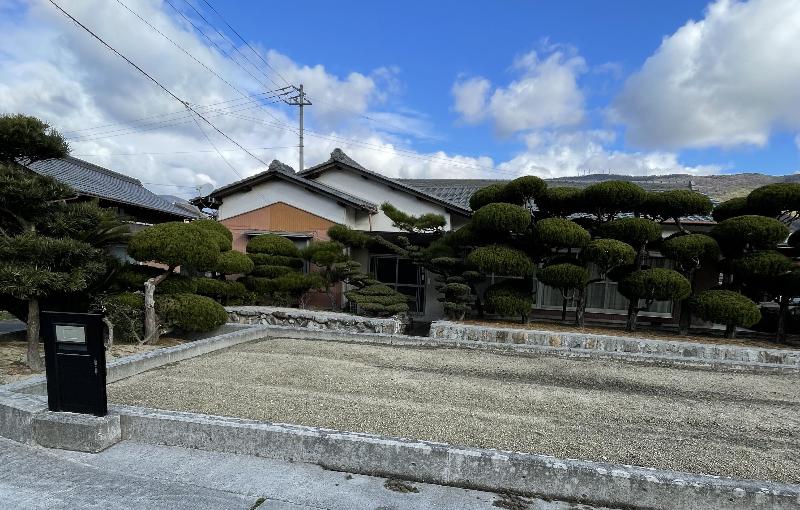 1960s wood house on a large plot in Kagawa