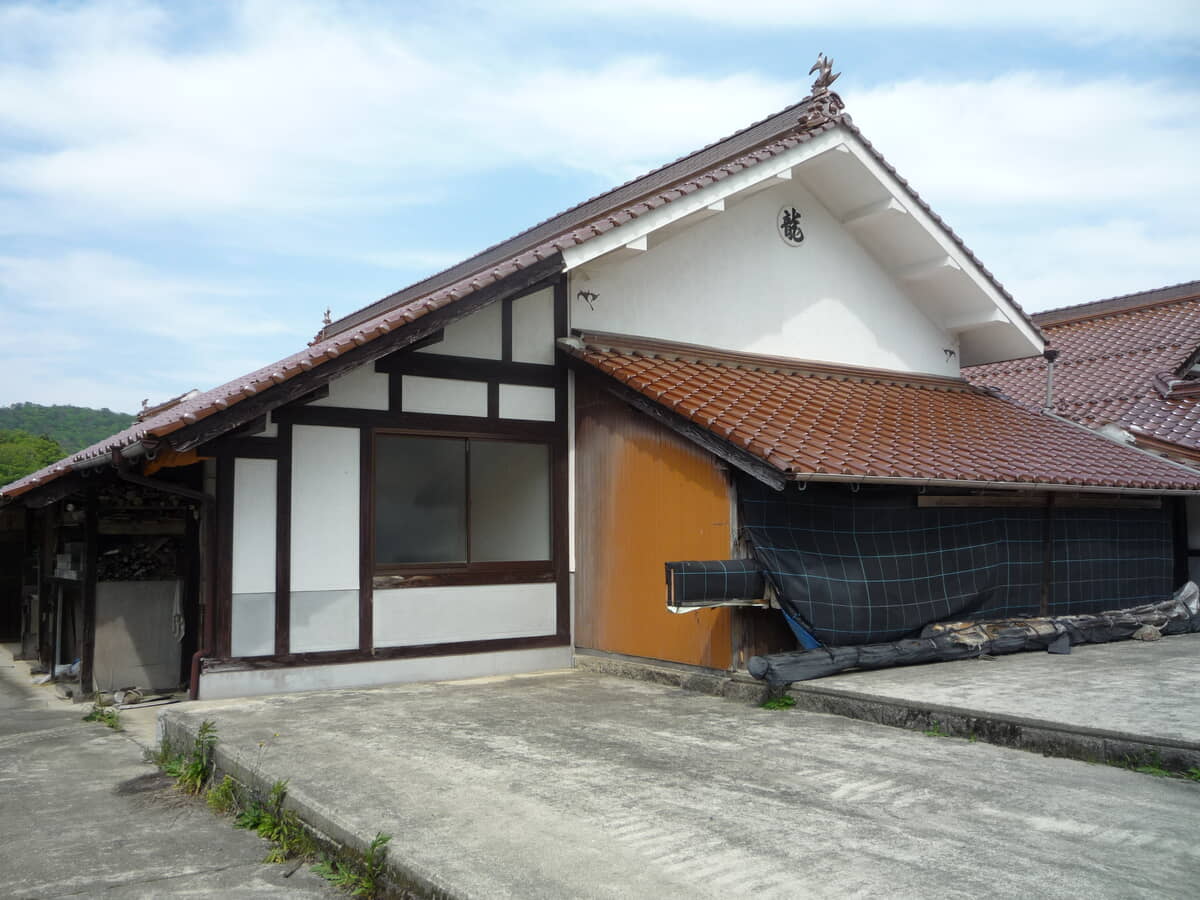 Wood house on a large plot in Hiroshima