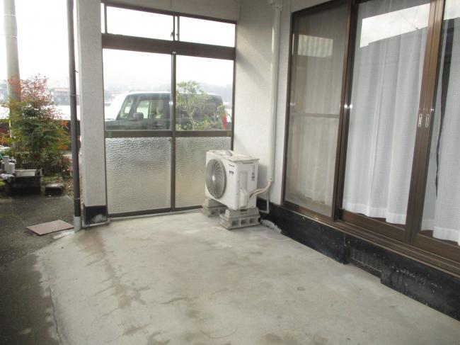 1970s wood house, 15-min walk to station, Okayama
