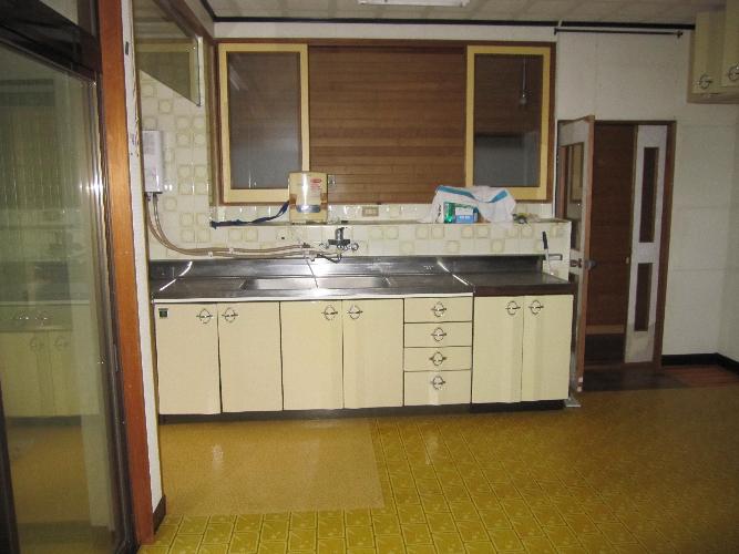 1970s wood house, 15-min walk to station, Satsumasendai