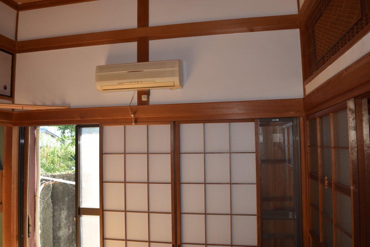 1980s wood house in Kochi