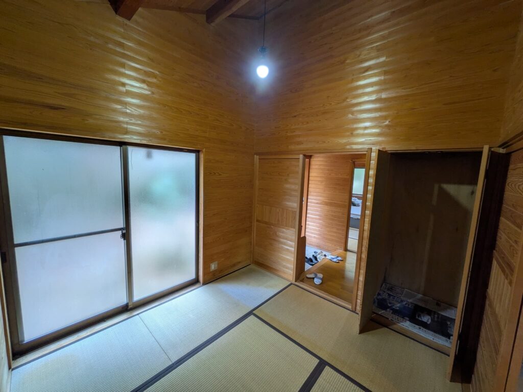 2000s wood house on a large plot in Nara