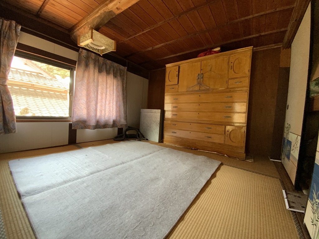 1970s wood house on a large plot in Yamaguchi