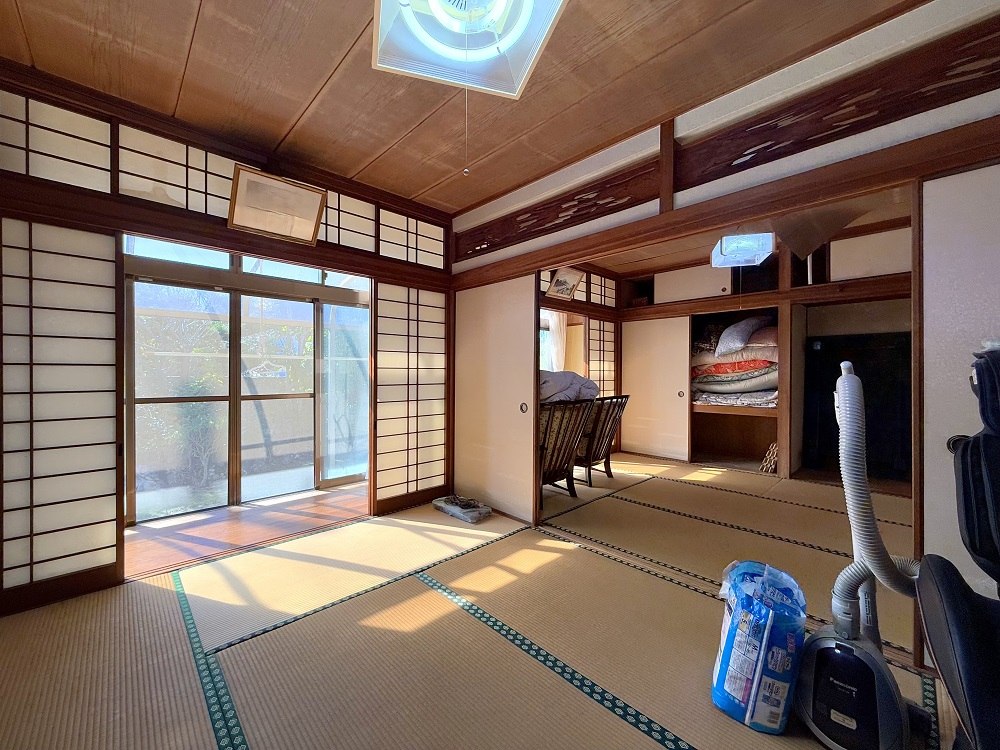 1970s wood house near the coast in Ibusuki, Kagoshima