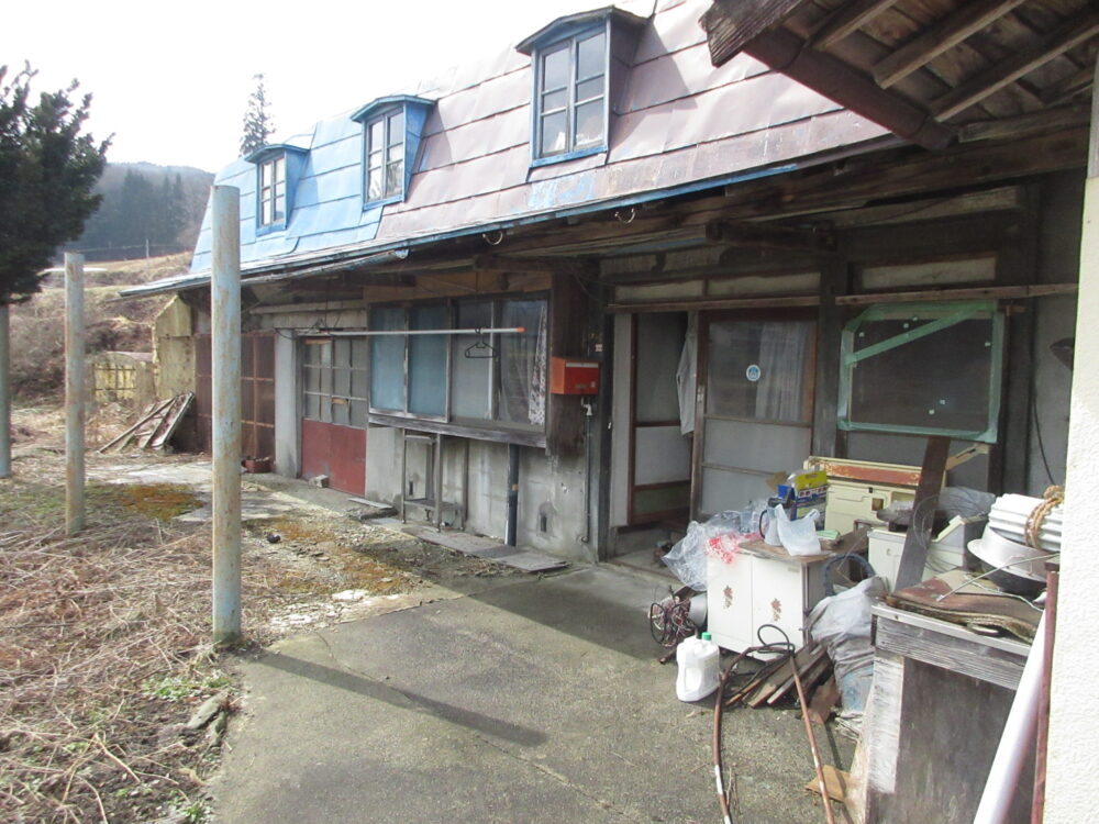 Wood house on a large plot in Iwate