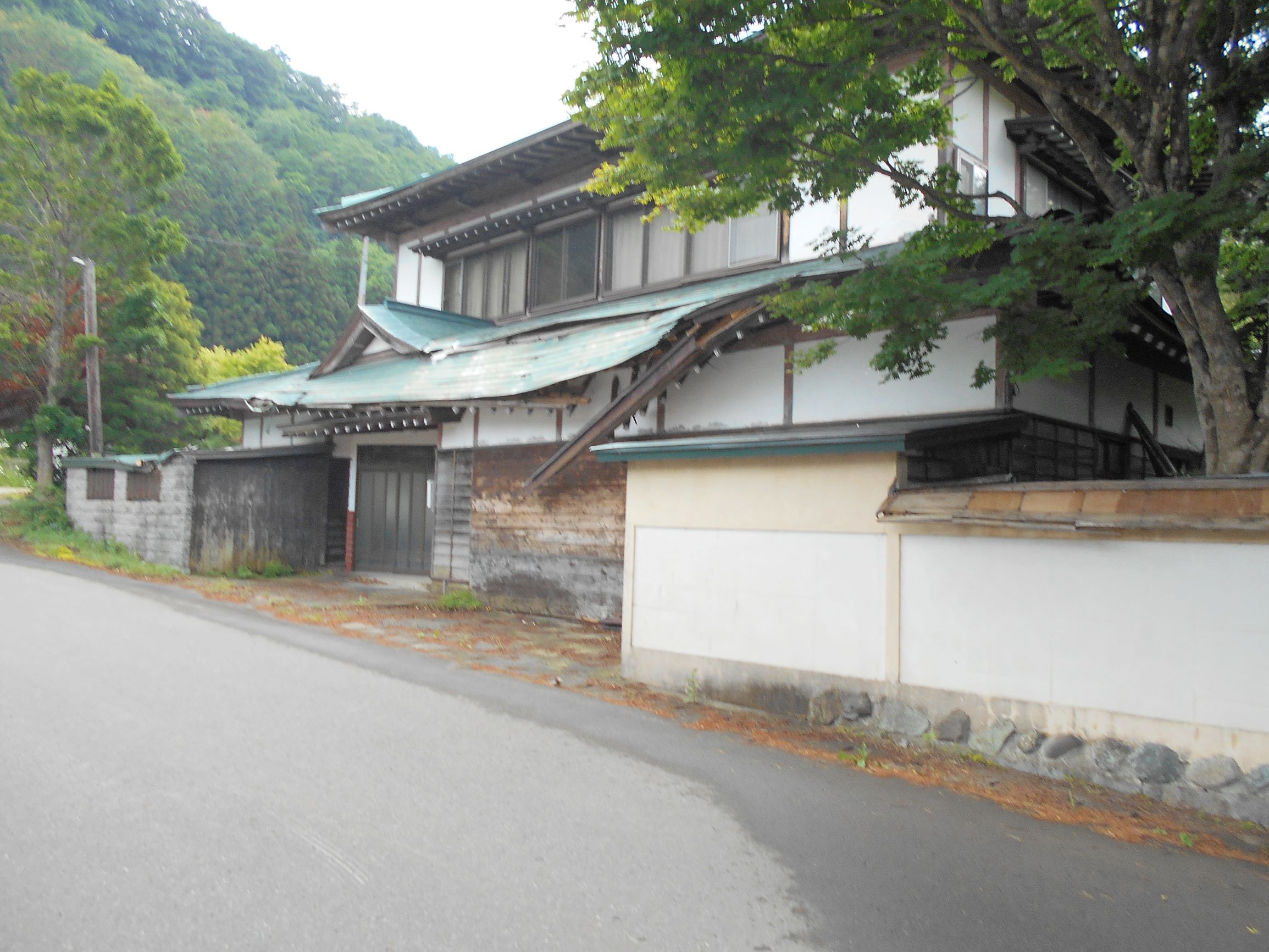 1970s wood house on a large plot in Kitakami