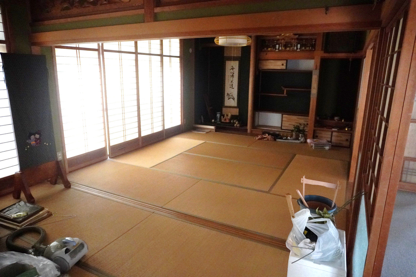 Office-attached property! Flush toilet. Good sunlight. Garage available.