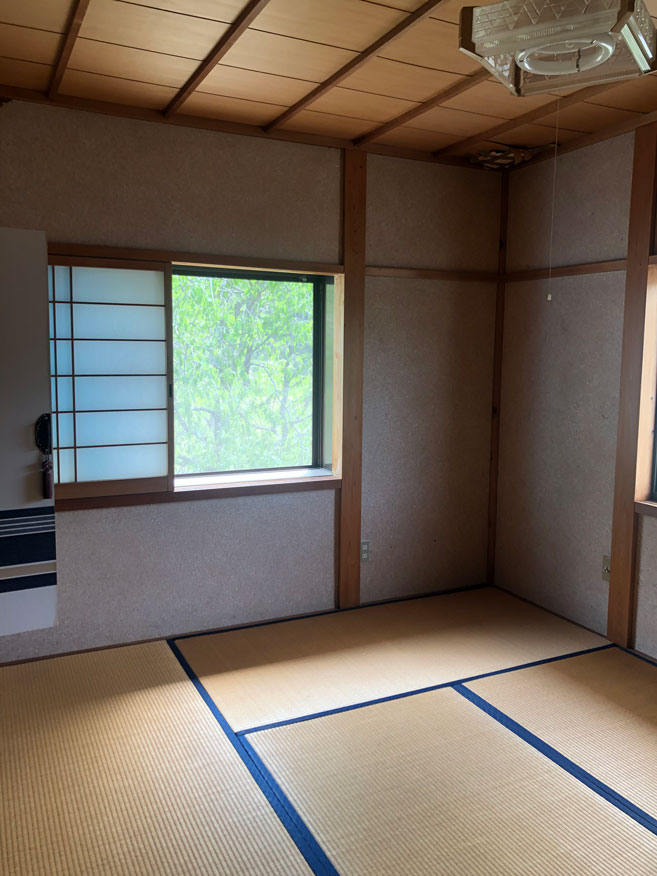 1980s wood house with storehouses in Hiyoshi, Nantan