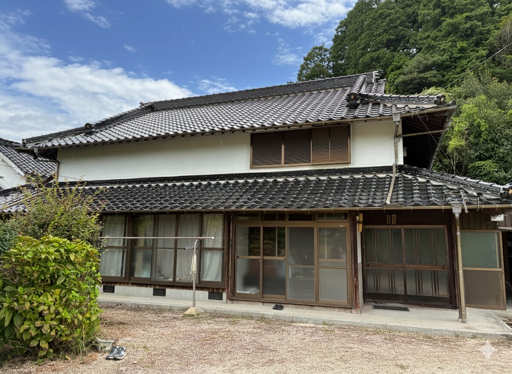 Wood house on a large plot in Yamaguchi
