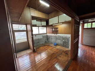 1960s house on a large plot in Osumi, Soo