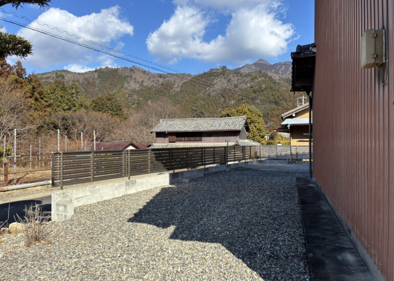 1990s wood house on a large plot in Matsusaka Kahada