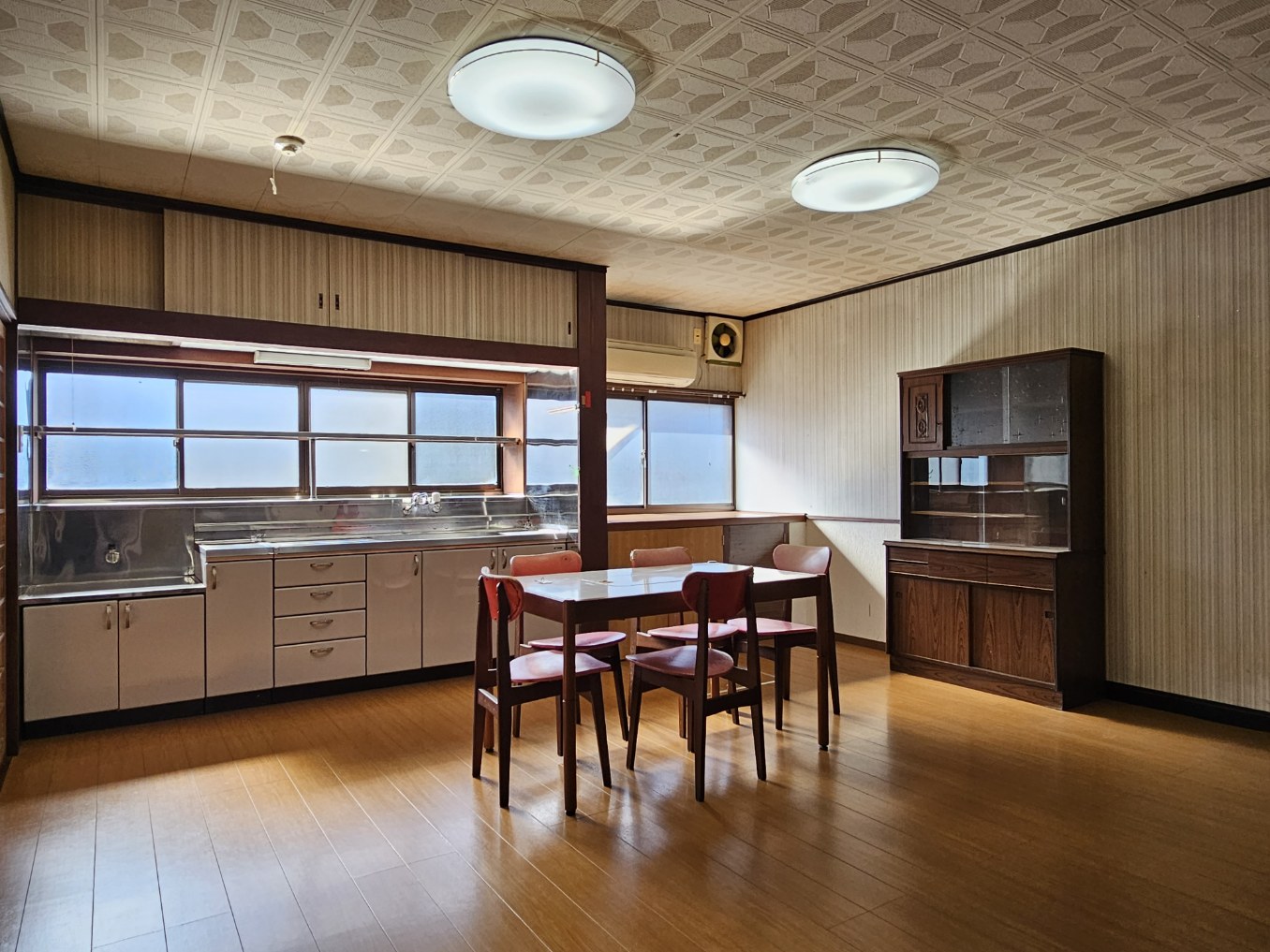 1950s wood house, 18-min walk to station, Fukui