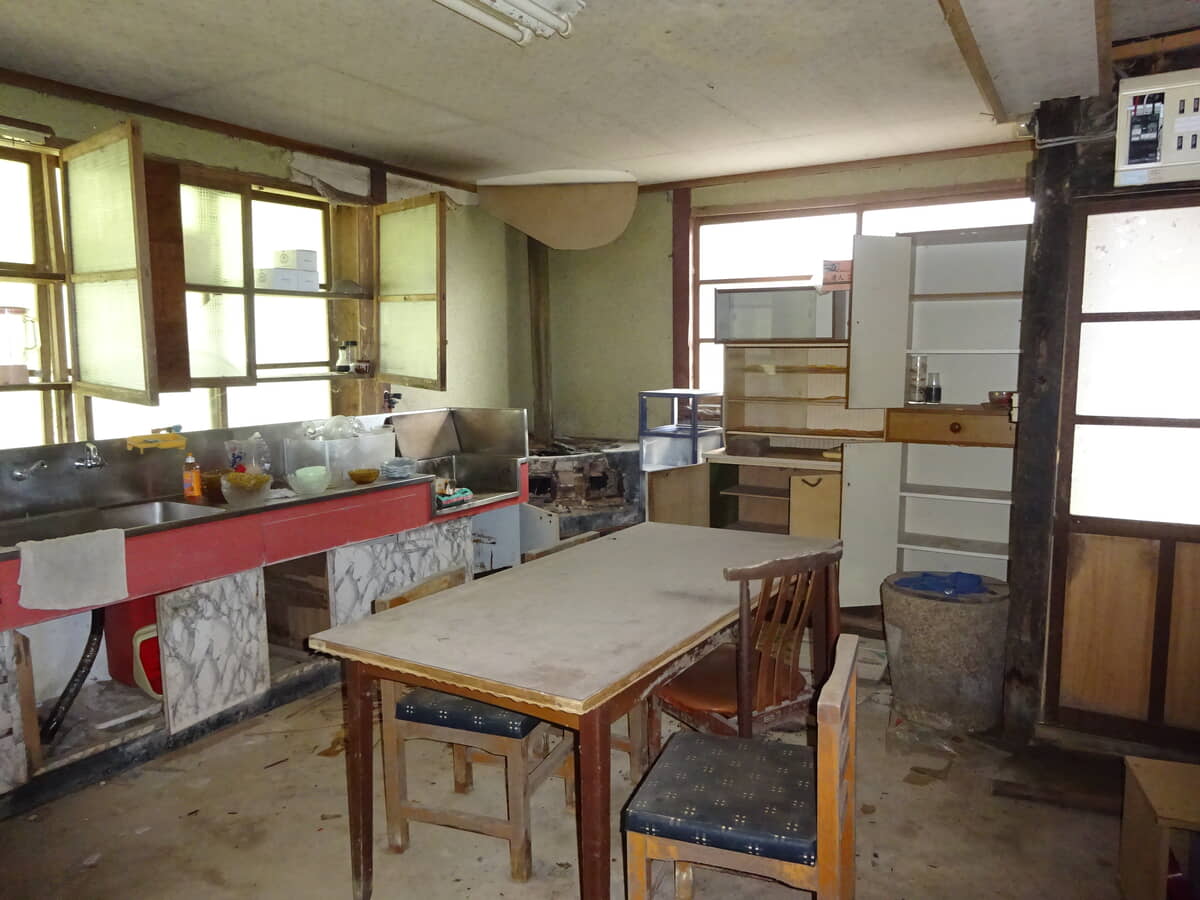 Wood house on a large plot in Hiroshima
