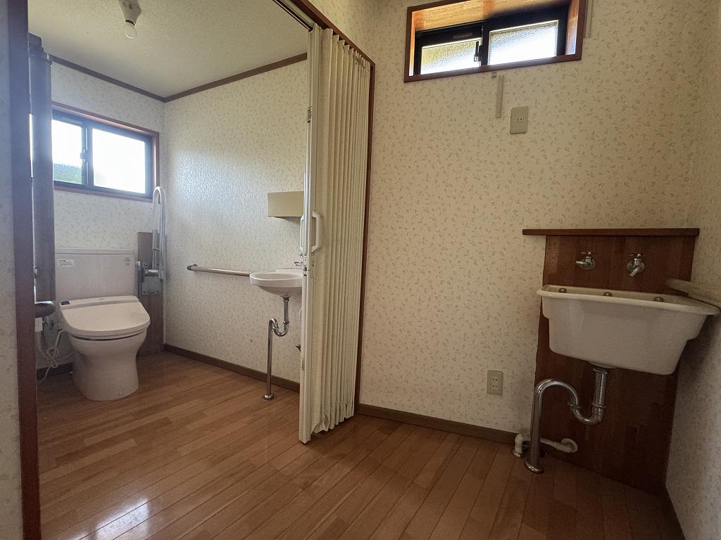 1960s wood house, 11-min walk to station, Nagano
