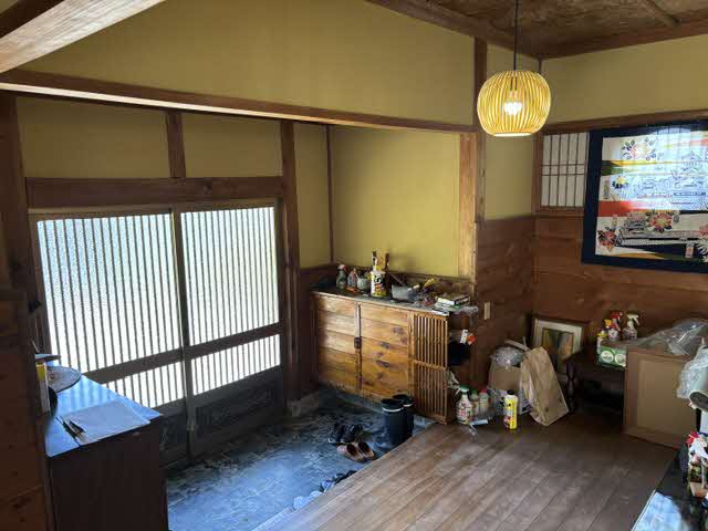 1980s wood house with storehouses in Kumamoto