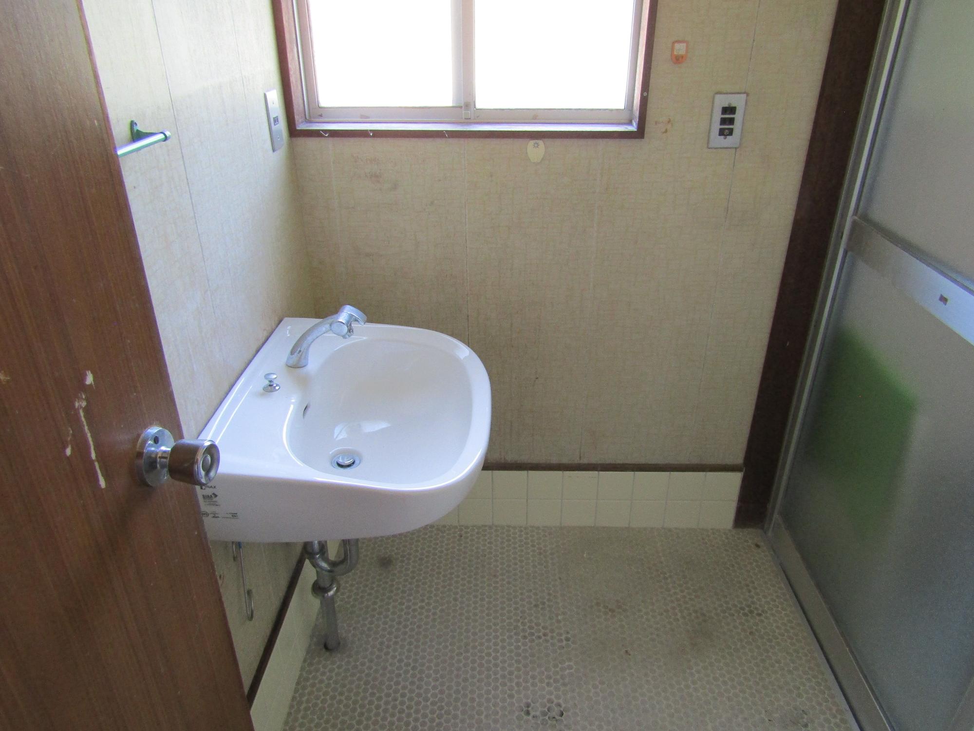A-115: Natural surroundings, perfect for two people, home vegetable gardening possible