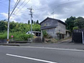 1960s wood house with outbuildings in Minamisatsuma, Kagoshima