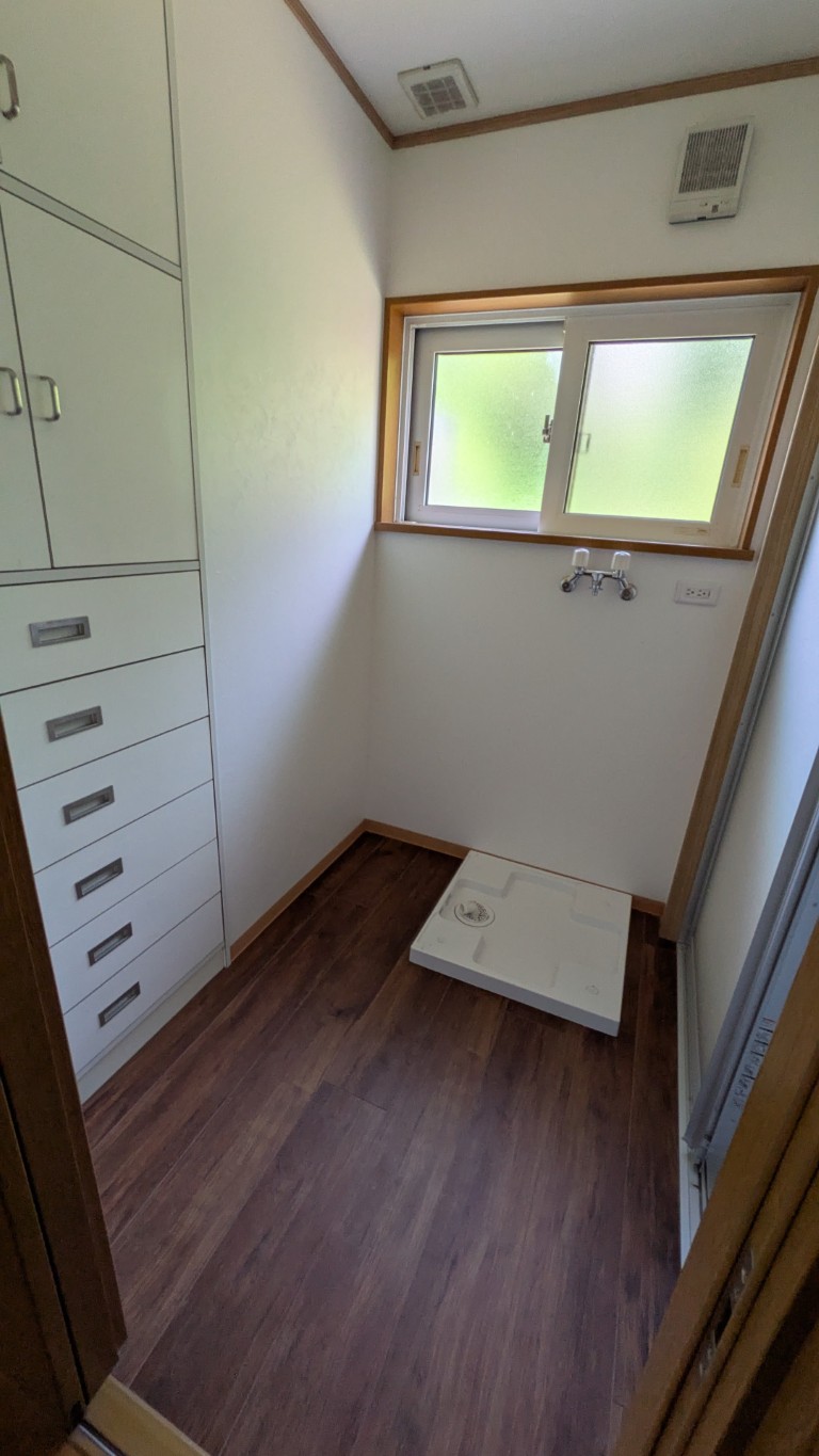 2000s wood house in Gifu