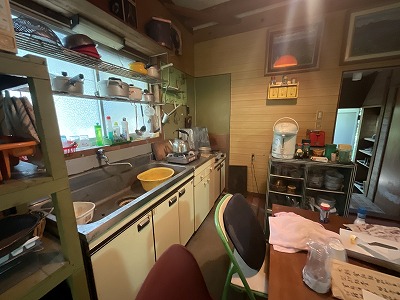1970s wood house on a large plot in Hiroshima