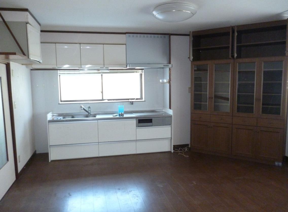 1960s concrete house in Hamada, Ichikikushikino