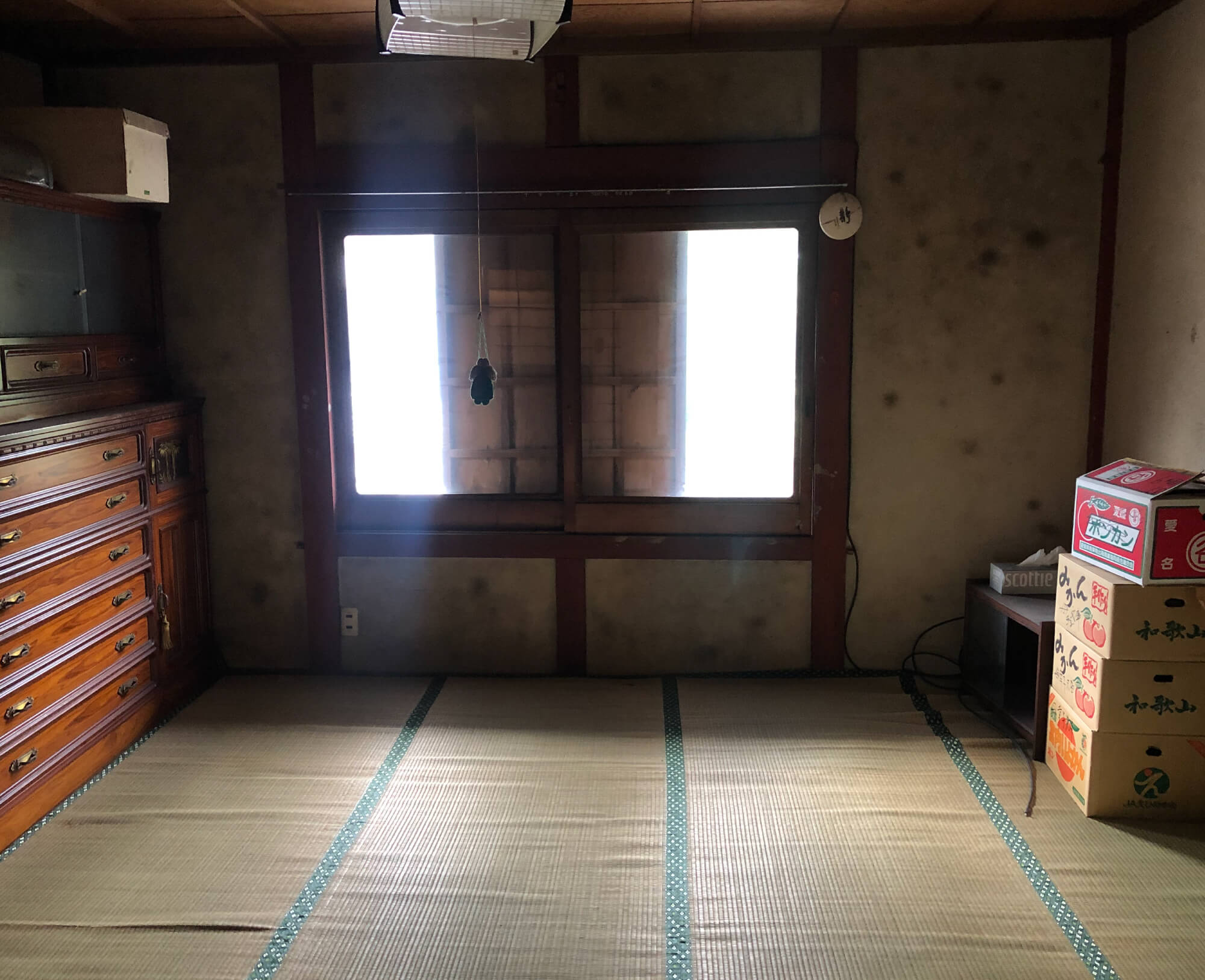 Wood house with storehouses in Shiga
