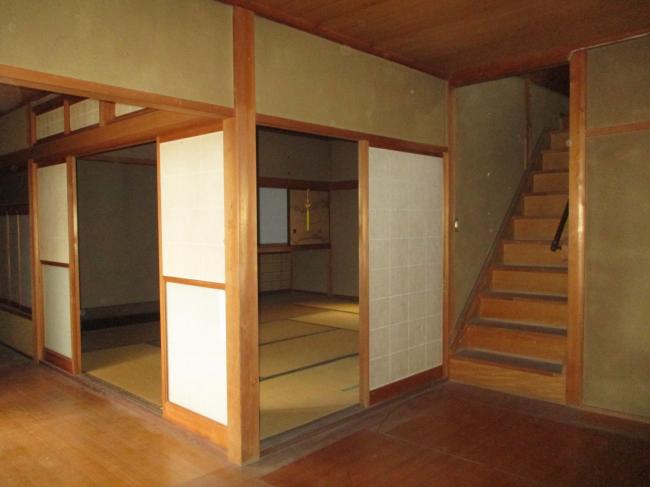 1970s wood house, 17-min walk to station, Okayama
