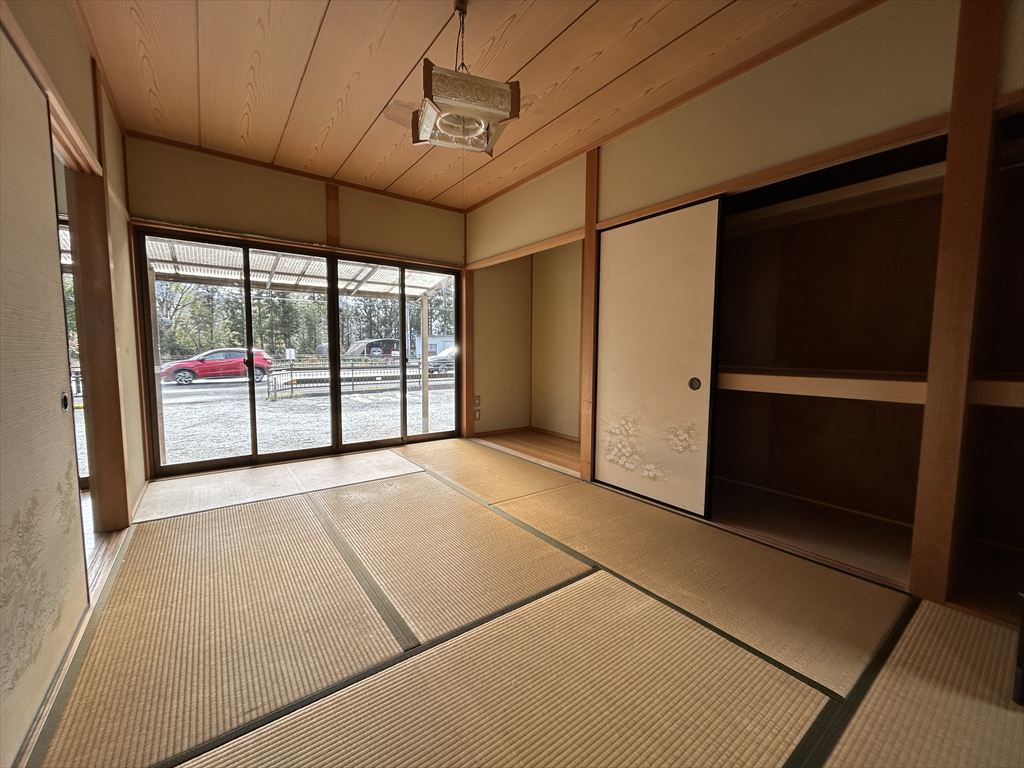 1990s wood house, 15-min walk to station, Mie