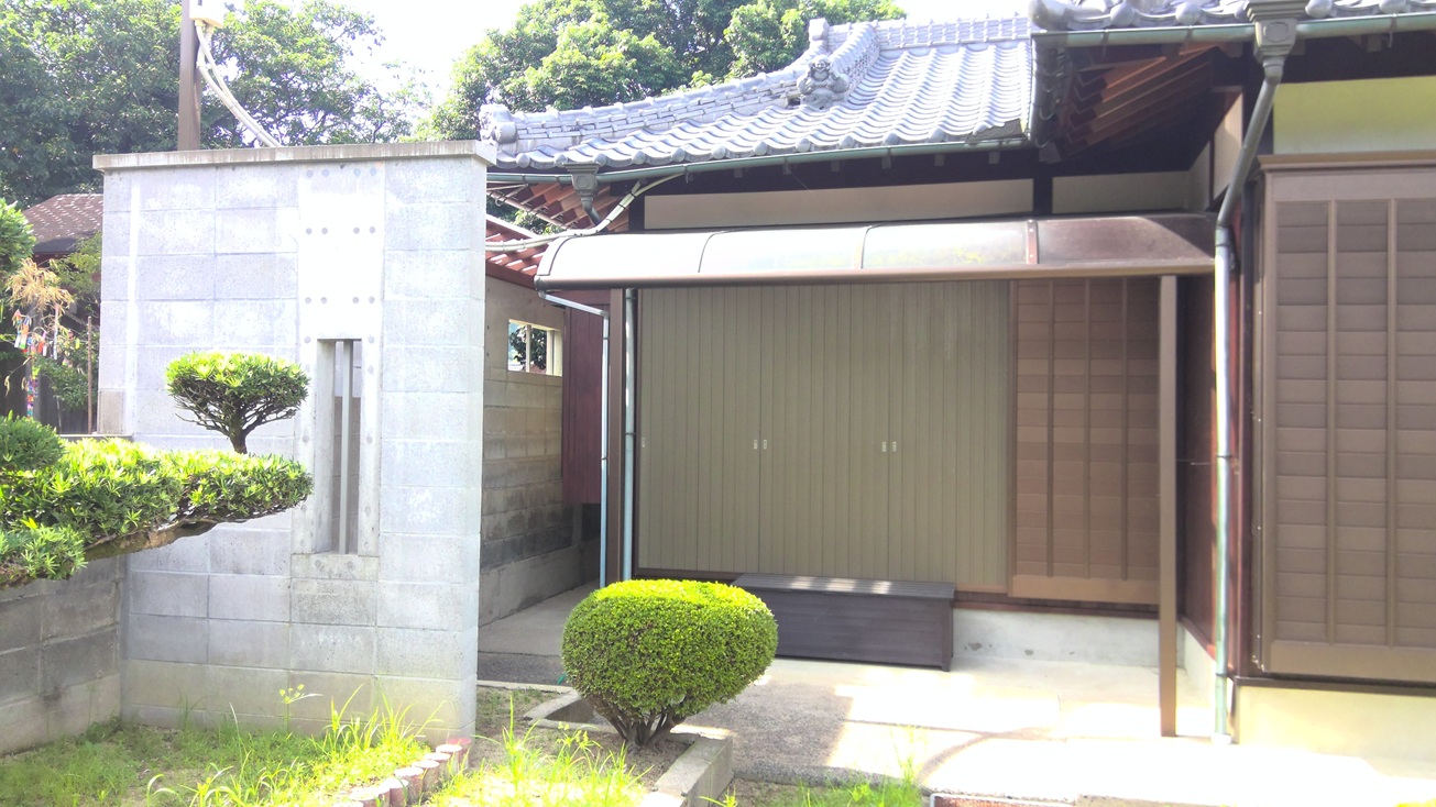 1990s wood house near the coast in Uchinoura, Kimotsuki