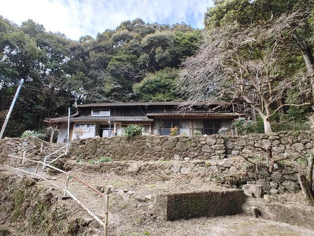 Wood house on a large plot in Nagasaki