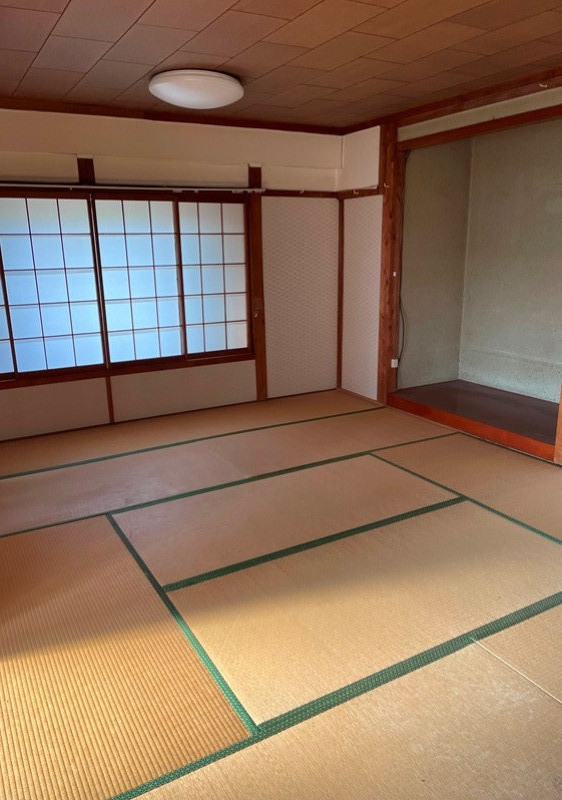 Wood house on a large plot in Niigata