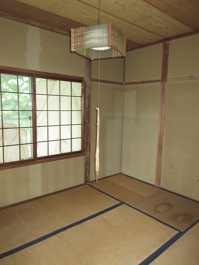 1970s wood house, 12-min walk to station, Iwate