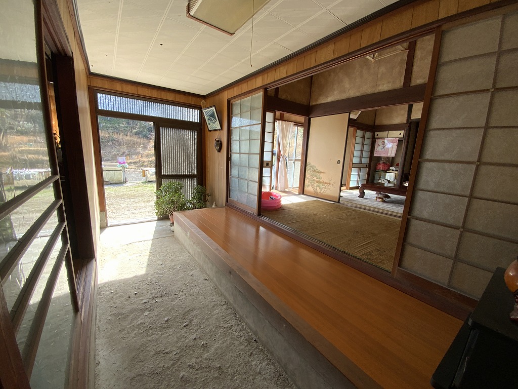 1970s wood house on a large plot in Yamaguchi