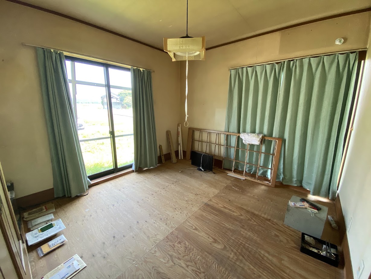 2000s wood house on a large plot in Toyama