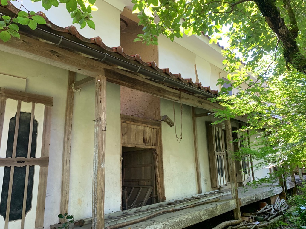 1960s wood house on a large plot in Tottori