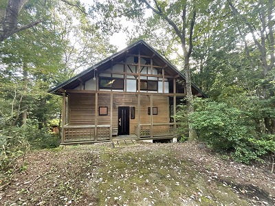 Pellet stove-equipped log house style property!