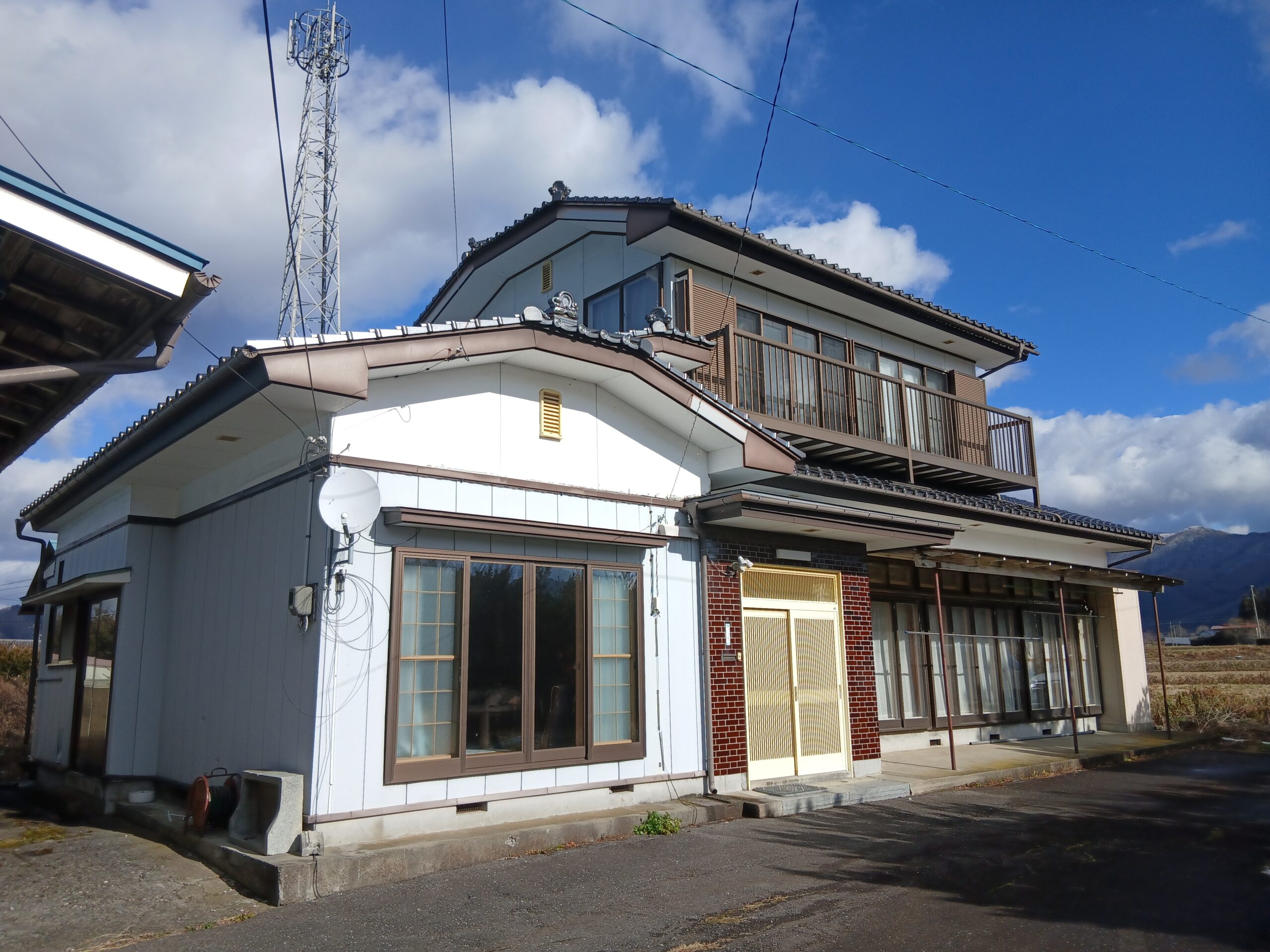 1950s wood house on a large plot in Iwate