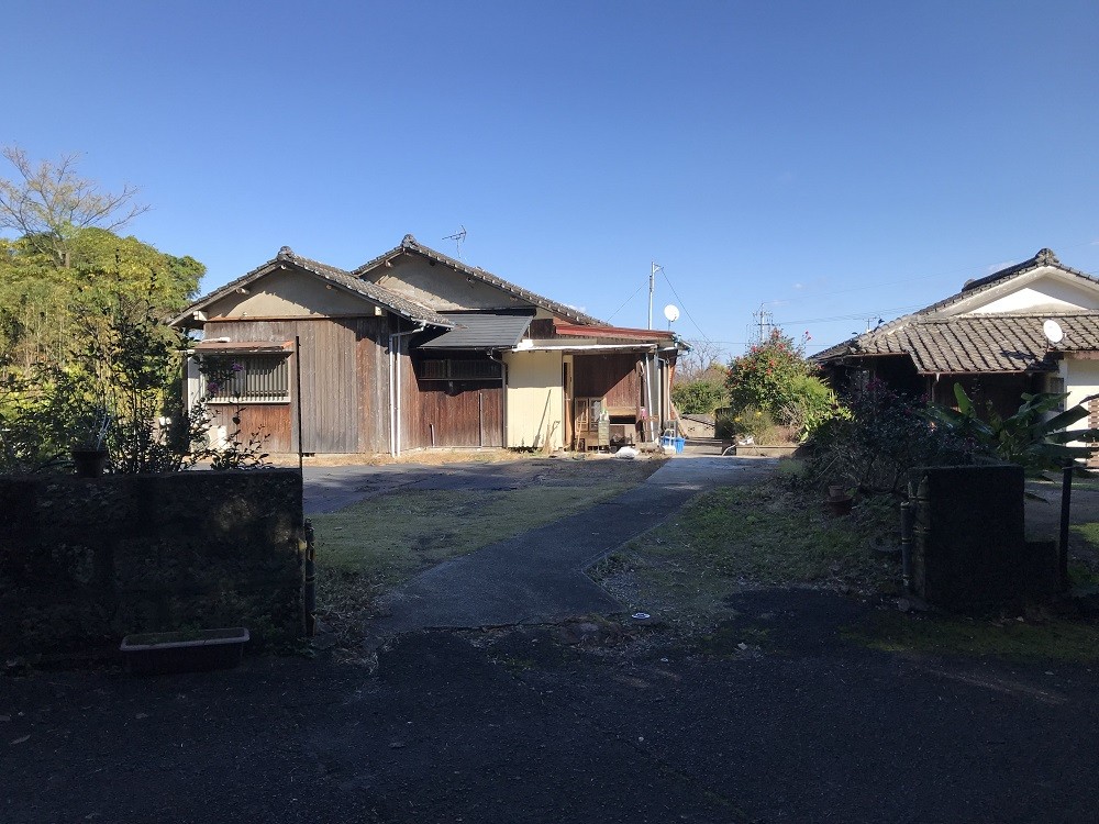 1970s wood house near the coast in Junicho, Ibusuki