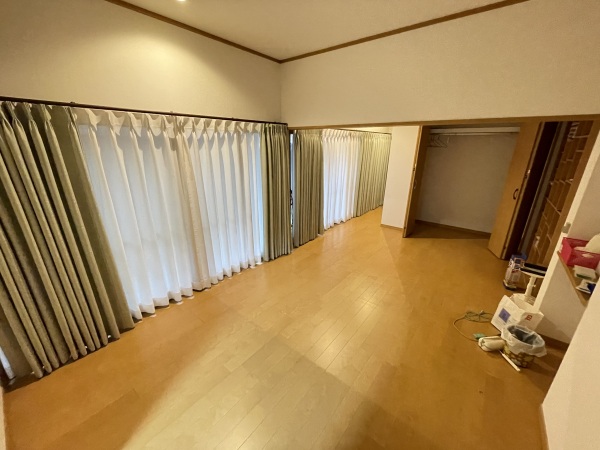 1930s wood house on a large plot in Tottori