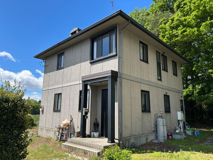 1990s steel-frame house on a large plot in Tochigi
